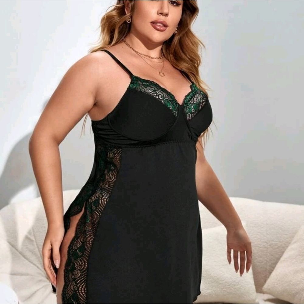 Plus Contrast Lace Slit Thigh Slips - Picture 4 of 5